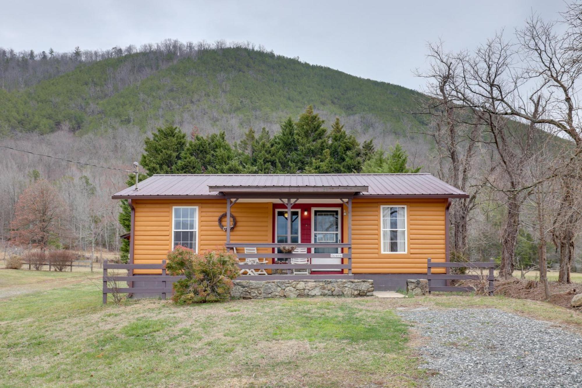 Riverfront Hot Springs Cabin With Private Hot Tub! Exteriér fotografie