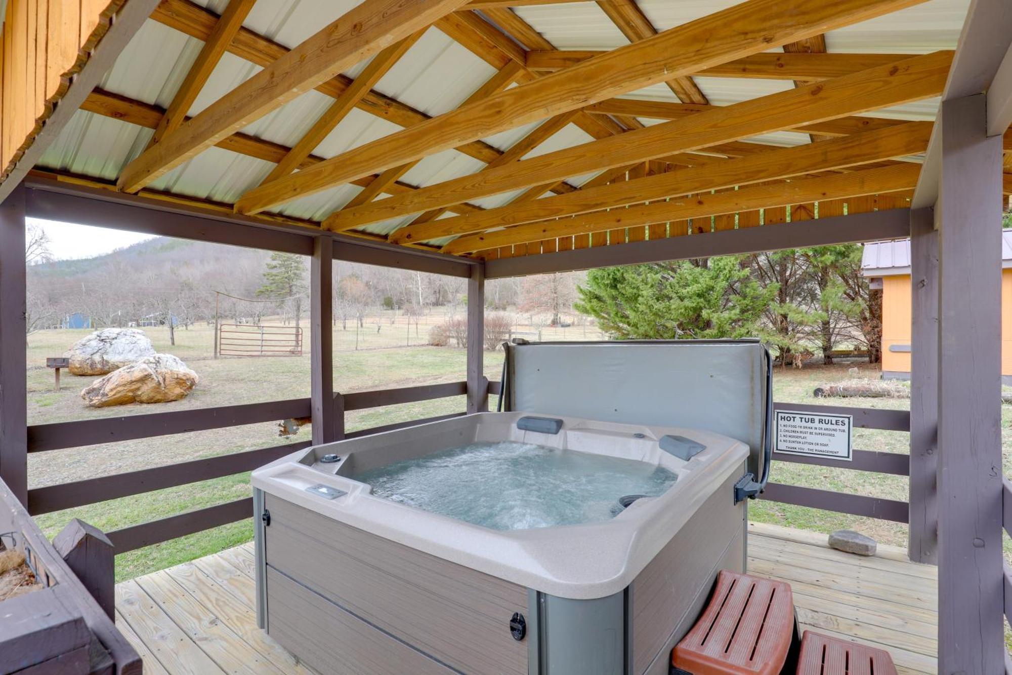 Riverfront Hot Springs Cabin With Private Hot Tub! Exteriér fotografie