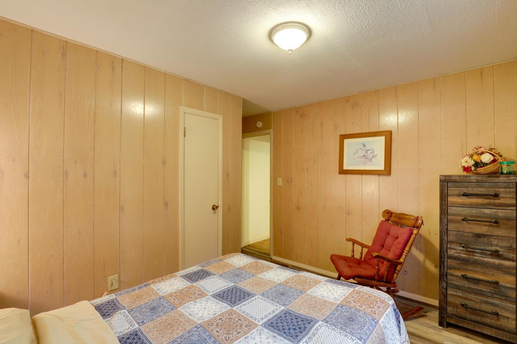 Riverfront Hot Springs Cabin With Private Hot Tub! Exteriér fotografie