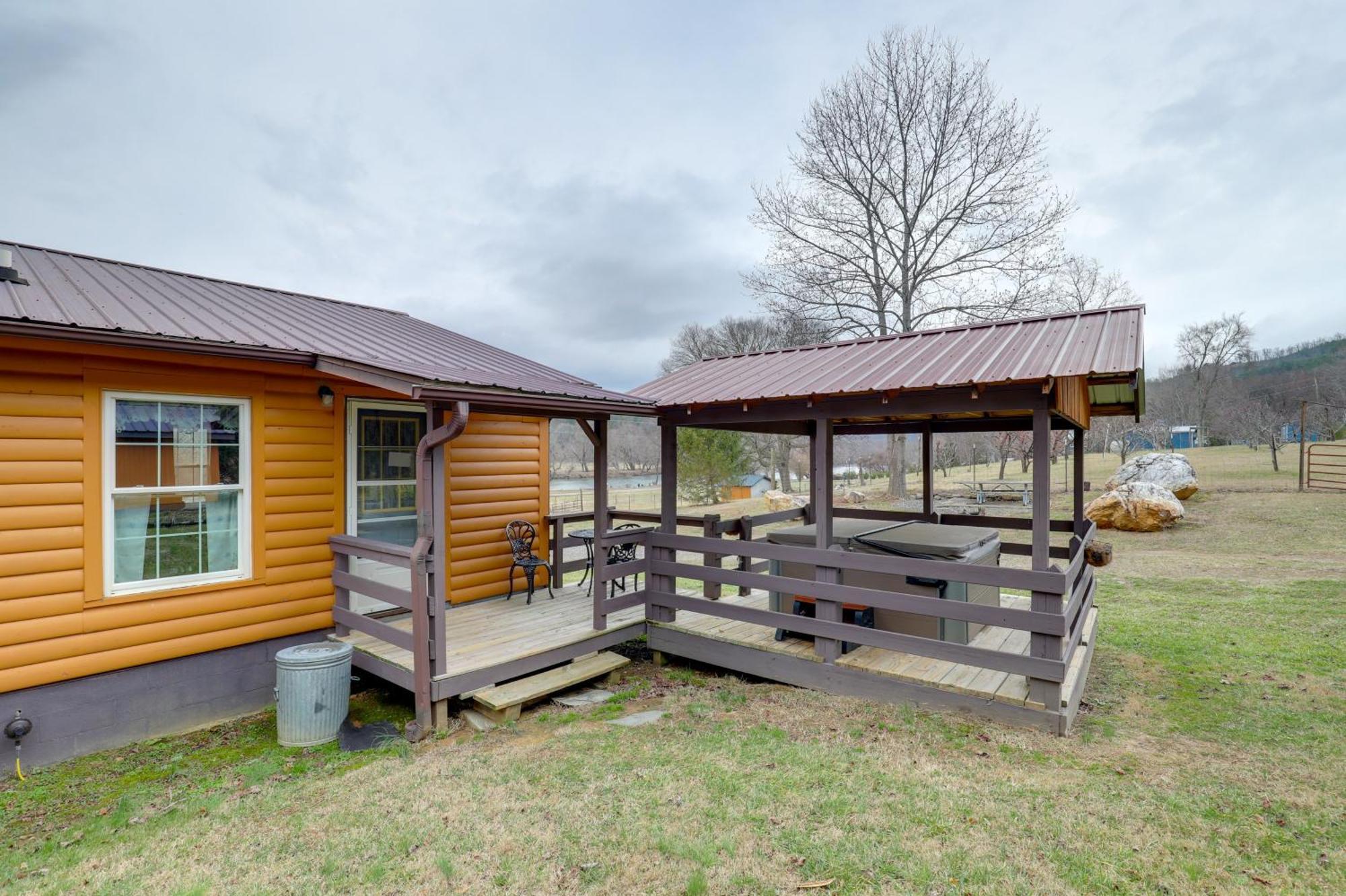 Riverfront Hot Springs Cabin With Private Hot Tub! Exteriér fotografie