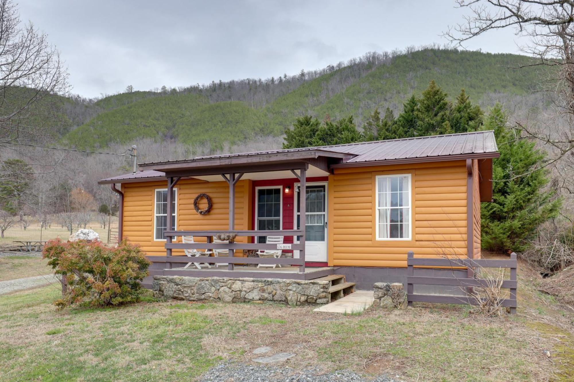 Riverfront Hot Springs Cabin With Private Hot Tub! Exteriér fotografie