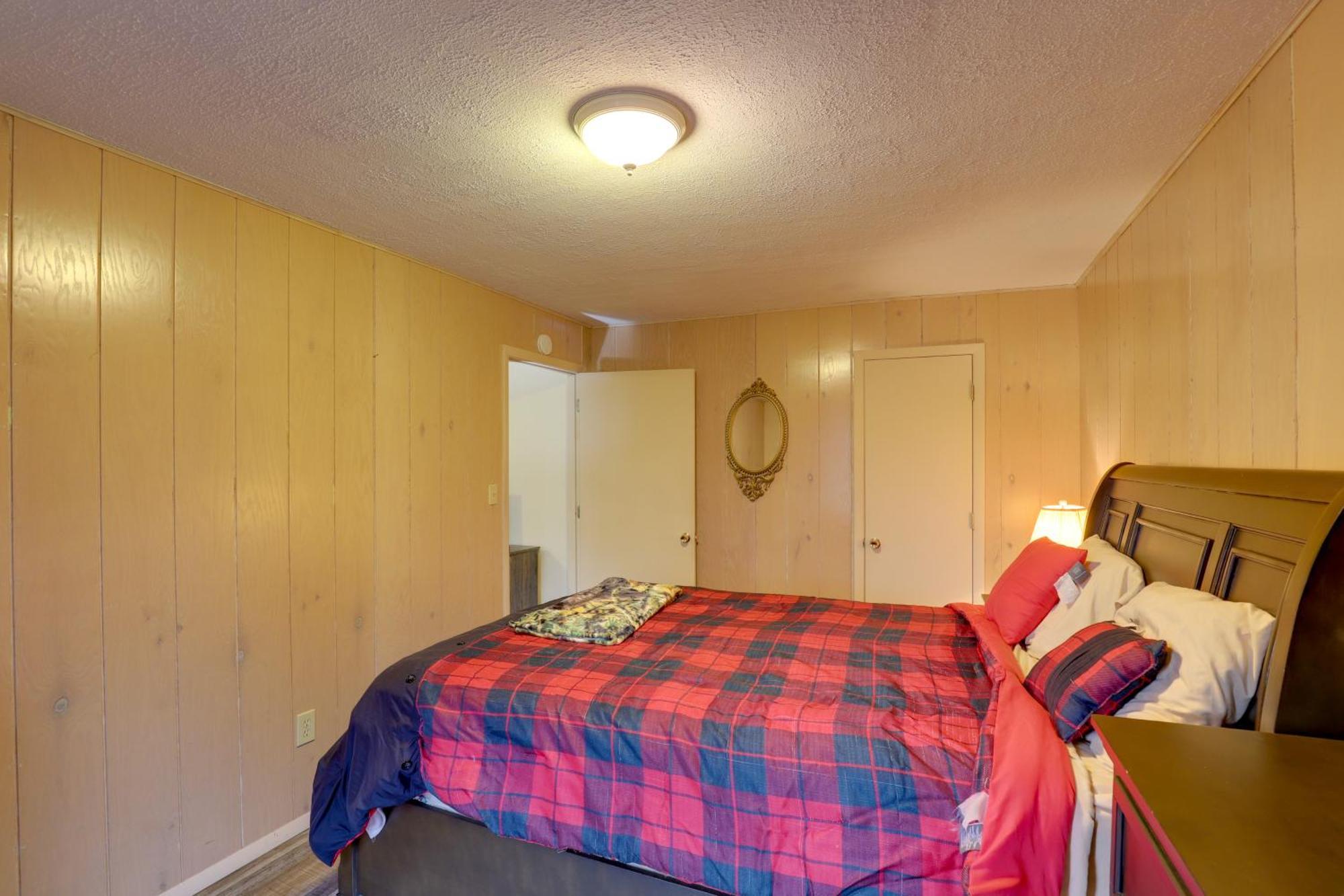Riverfront Hot Springs Cabin With Private Hot Tub! Exteriér fotografie
