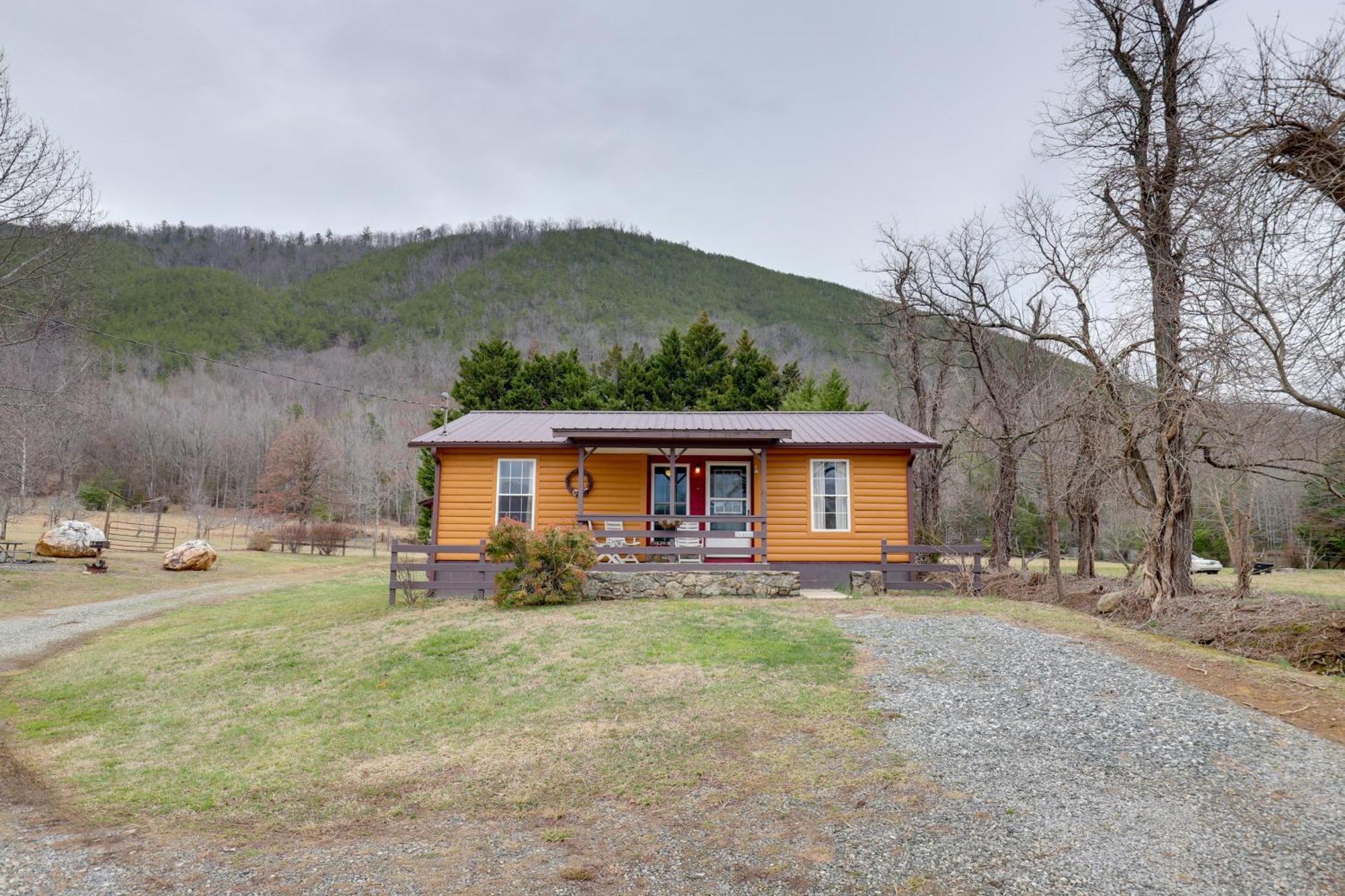 Riverfront Hot Springs Cabin With Private Hot Tub! Exteriér fotografie