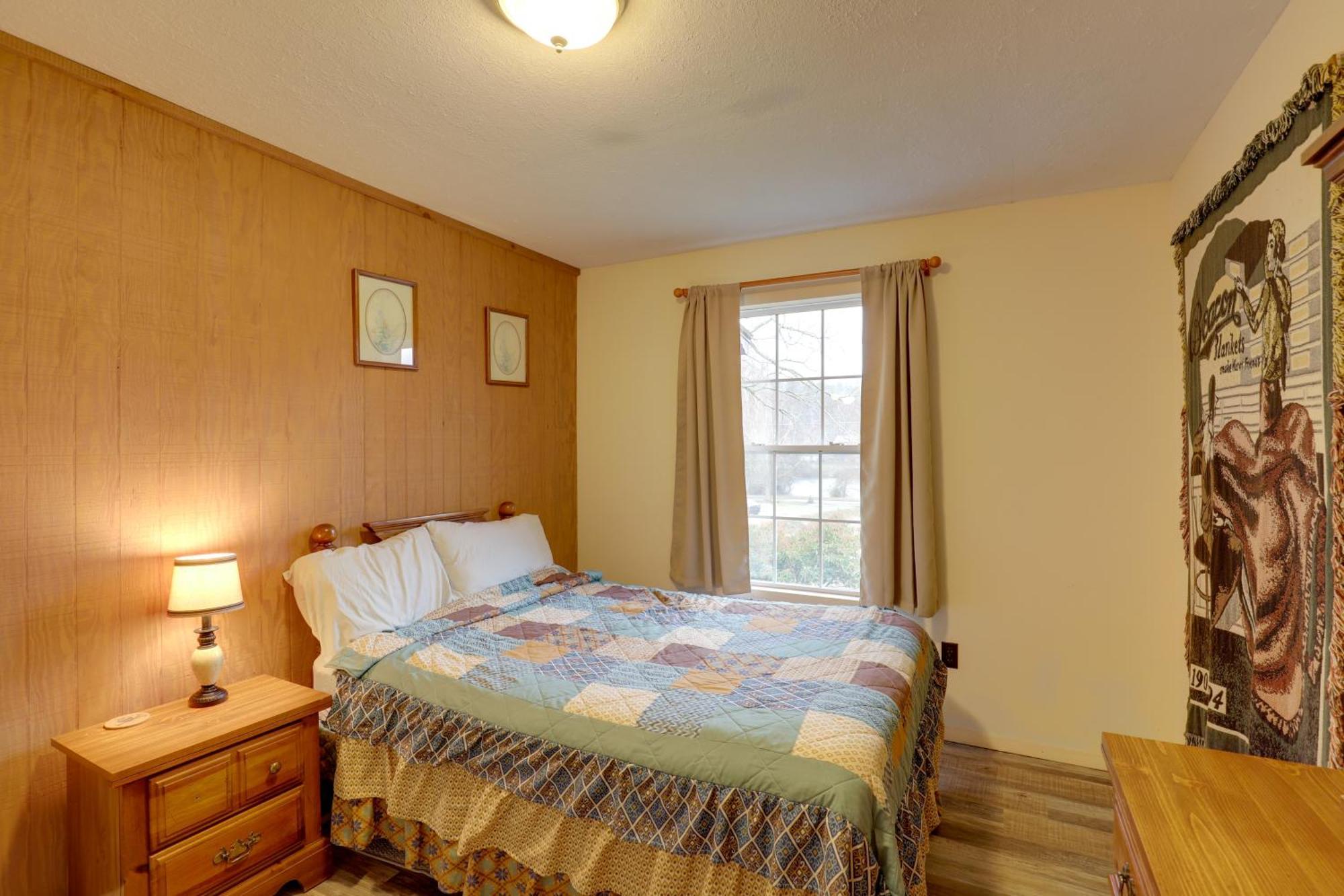Riverfront Hot Springs Cabin With Private Hot Tub! Exteriér fotografie